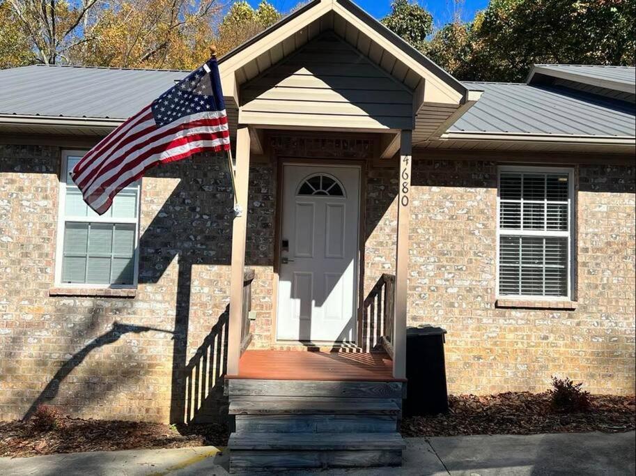 Comfy King Bed Townhouse With Outdoor Sitting Area Apartment Guntersville Exterior photo